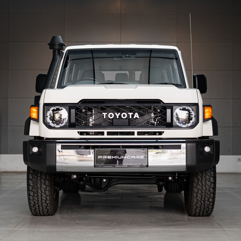 Toyota Land Cruiser 70 LX 2.8L AT Diesel