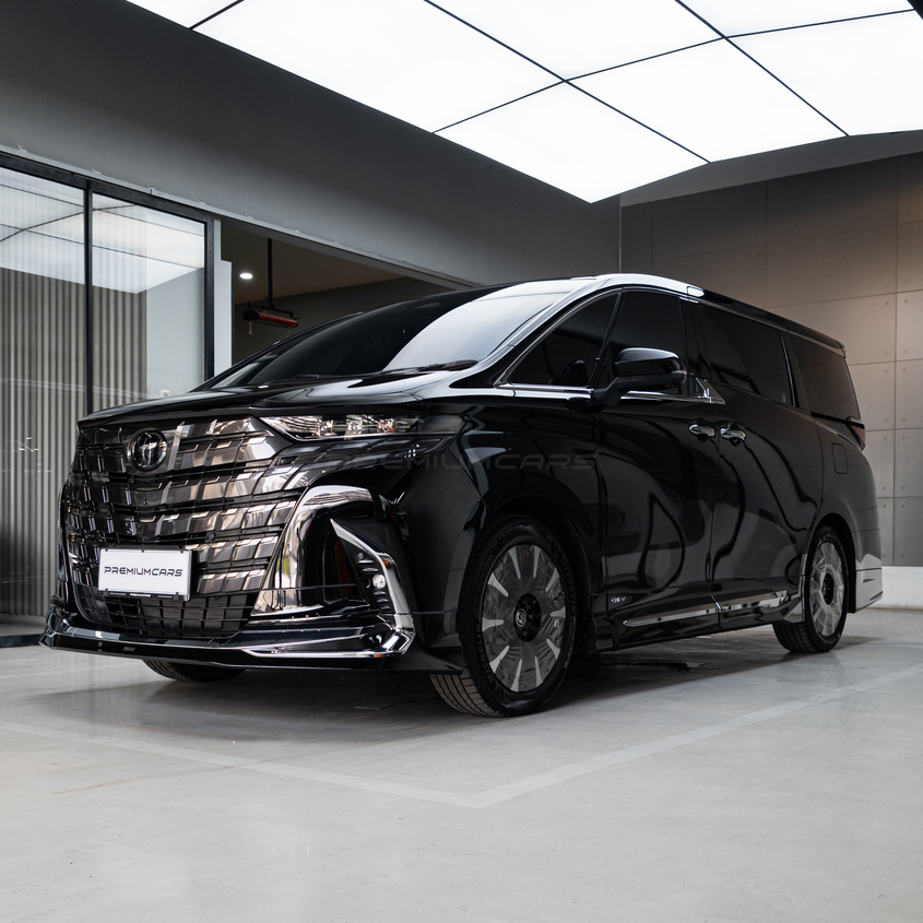 Toyota Alphard Hybrid Modelista