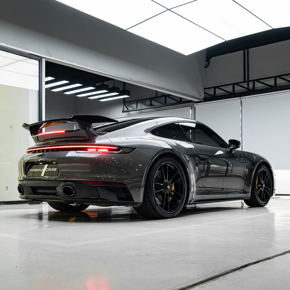 Porsche 911 Carrera GTS Aerokit CBU