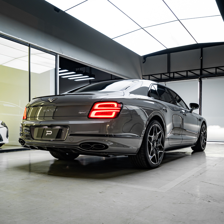 Bentley Flying Spur Hybrid KAHN