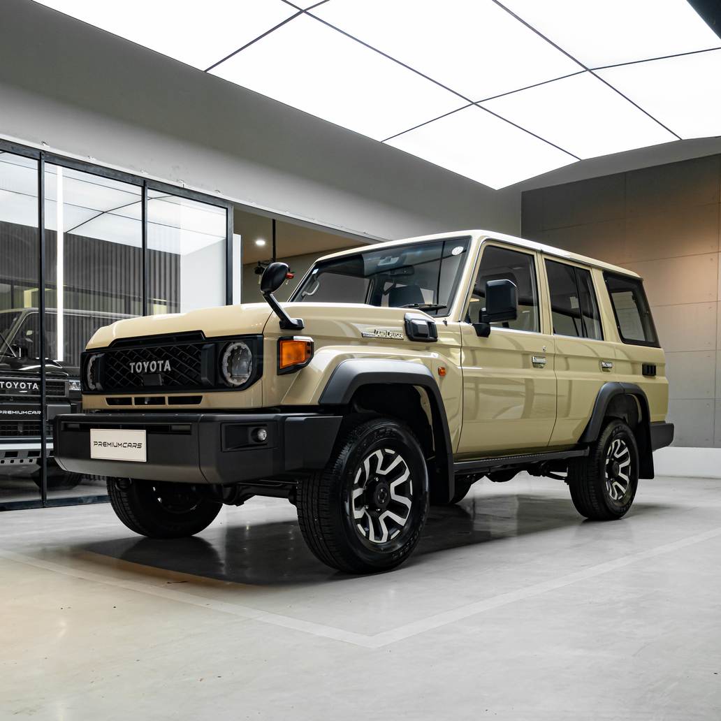 Toyota Land Cruiser 70 2.8L AT Diesel Japan Version