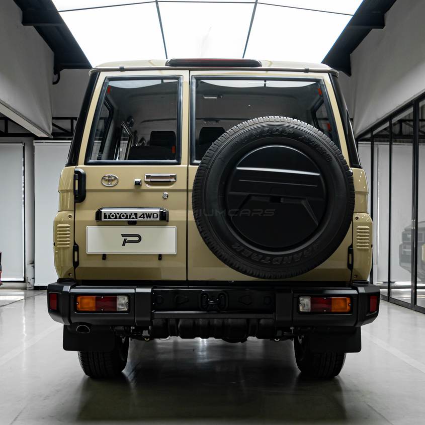 Toyota Land Cruiser 70 2.8L AT Diesel Japan Version