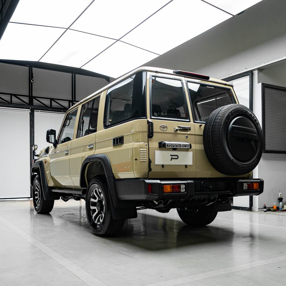 Toyota Land Cruiser 70 2.8L AT Diesel Japan Version