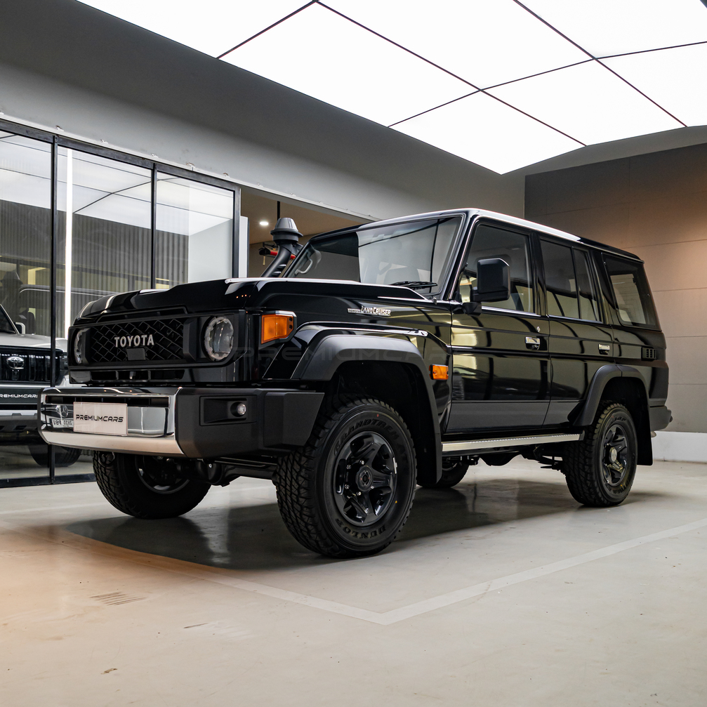 Toyota Land Cruiser 70 Wagon GXL 2.8L AT Diesel CBU
