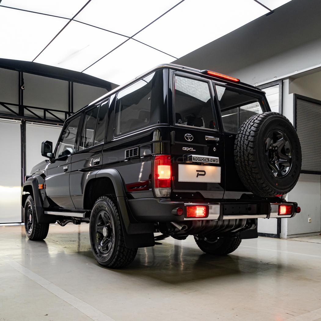 Toyota Land Cruiser 70 Wagon GXL 2.8L AT Diesel CBU