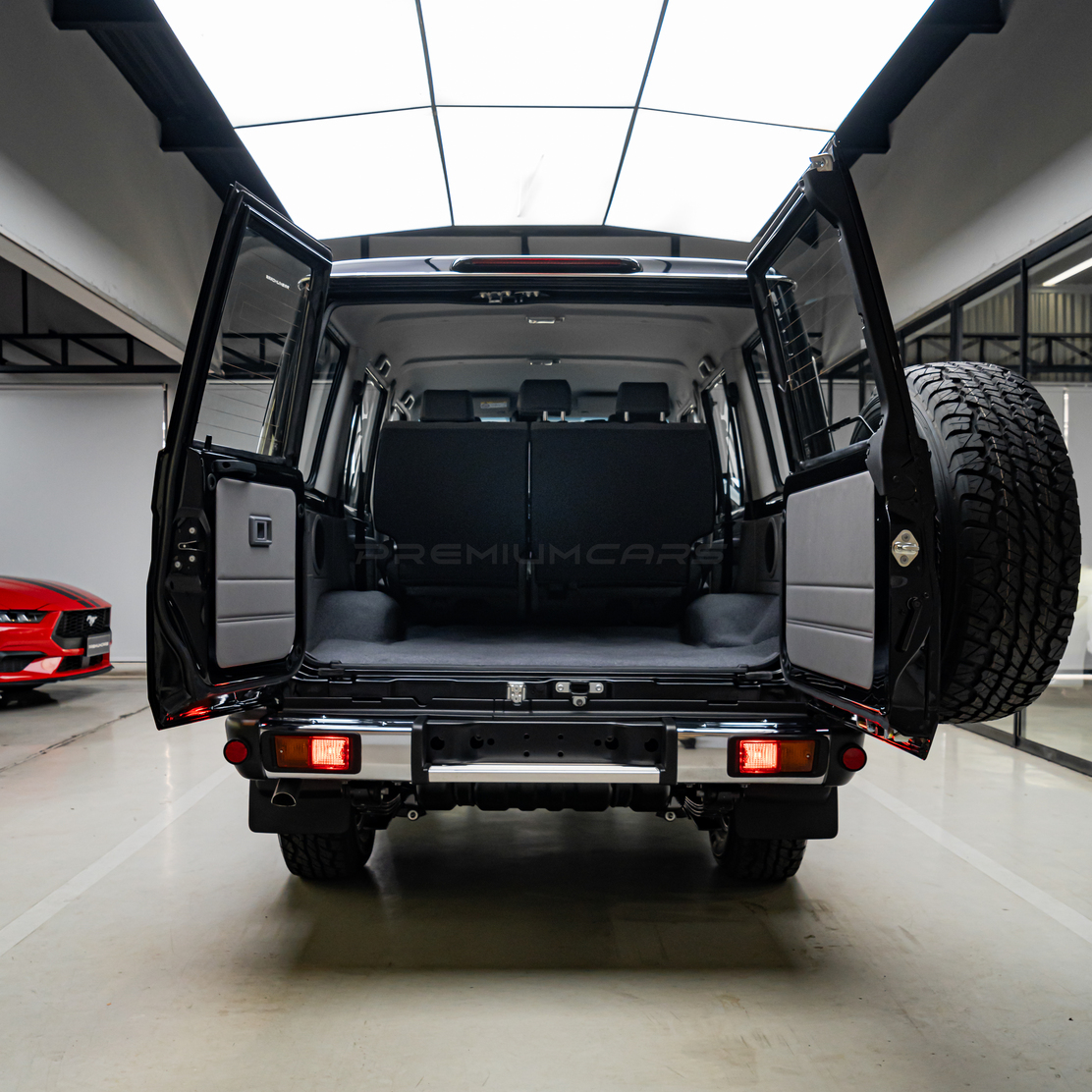 Toyota Land Cruiser 70 Wagon GXL 2.8L AT Diesel CBU