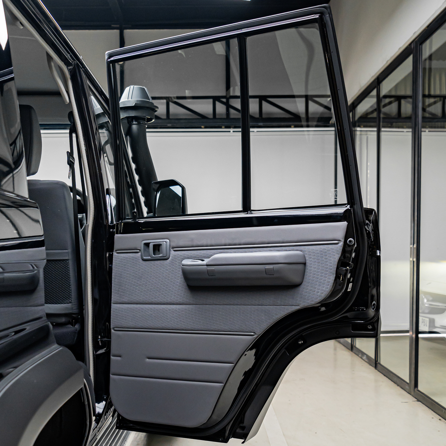 Toyota Land Cruiser 70 Wagon GXL 2.8L AT Diesel CBU