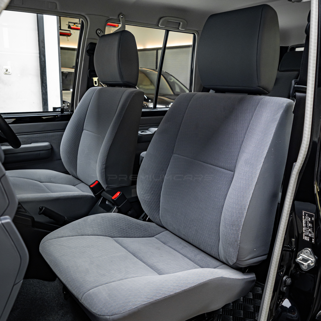 Toyota Land Cruiser 70 Wagon GXL 2.8L AT Diesel CBU